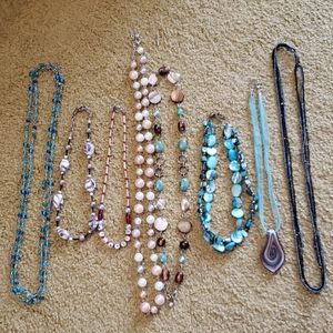 Mixed lot of necklaces